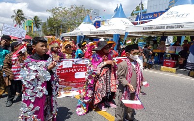 MIS Insan Robbani Meriahkan Karnaval HUT RI ke-79 Kabupaten Sumba Timur