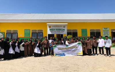 MIN Sumba Barat Studi Banding di MIS Insan Robbani