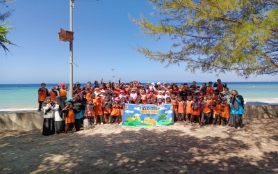 Fieldtrip Hari Pertama, Peserta didik Kelas 1,2,3, Belajar Pembuatan Garam dan Mengenal Ekosistem di Pantai Londa lima
